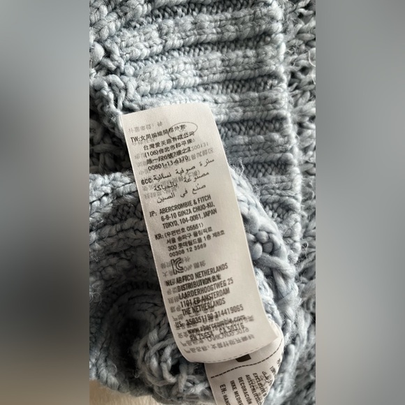 Hollister comfy, cozy rib stitch woman’s sweater - Picture 11 of 11